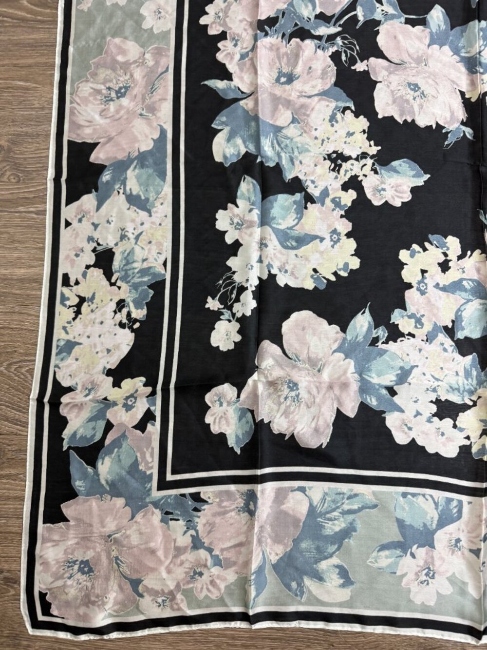 NWOT Large Silk Floral Black & White Scarf  42" x 42" - Picture 4 of 6